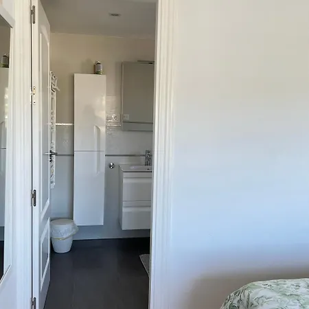 Cosy With Seaviews, Pool Close To Beach. Apartment