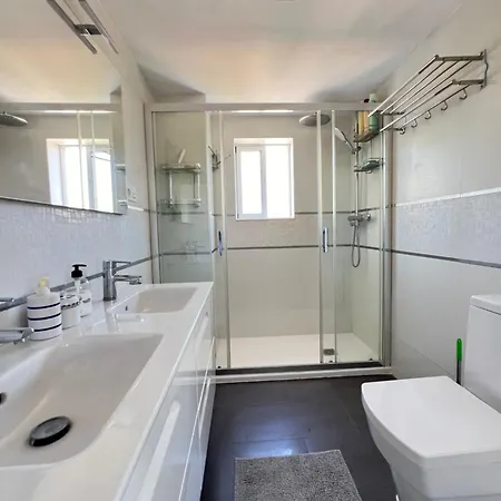 Cosy With Seaviews, Pool Close To Beach.